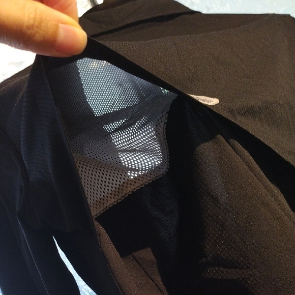 Columbia Women's Black Button Down Long Sleeves Shirt - Picture 13 of 17